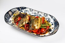 Скумбрия с овощами