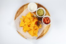 Начос с соусами