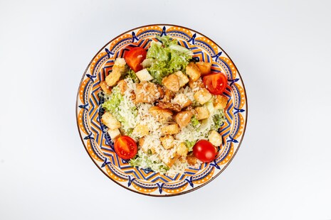 Салат Цезарь с курицей